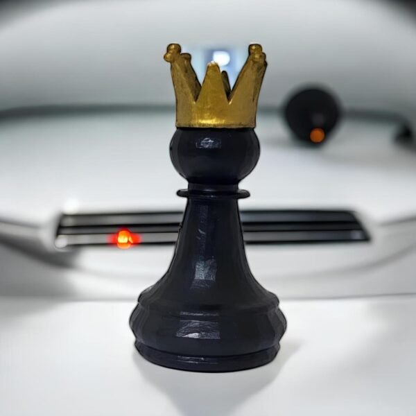 ♟️ Pawn to Crown – Chess-Themed Car Dashboard Decor Miniature